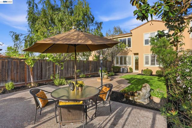 19455 Buren Pl, Castro Valley, CA 94552