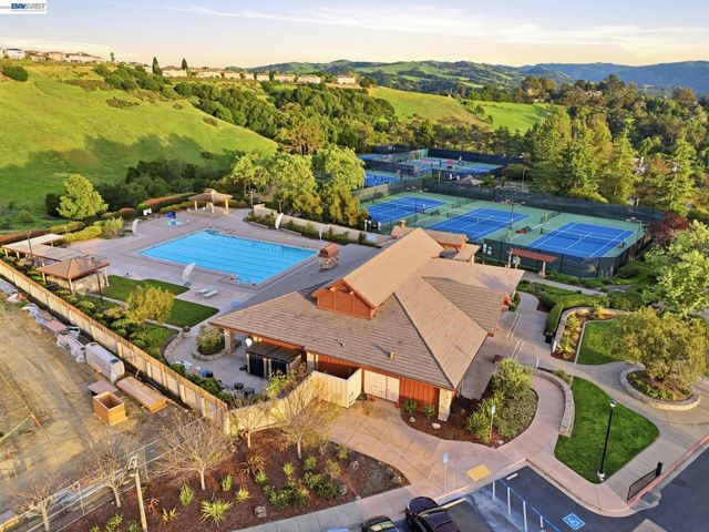 19455 Buren Pl, Castro Valley, CA 94552