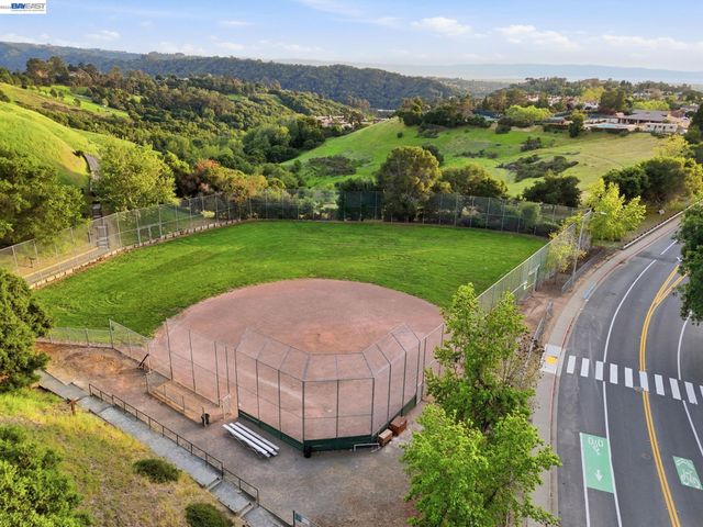 19455 Buren Pl, Castro Valley, CA 94552