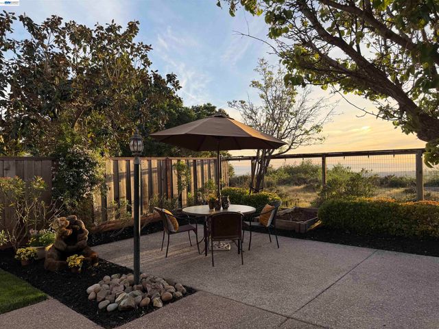 19455 Buren Pl, Castro Valley, CA 94552