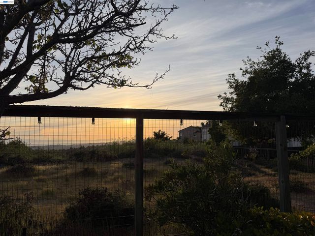 19455 Buren Pl, Castro Valley, CA 94552