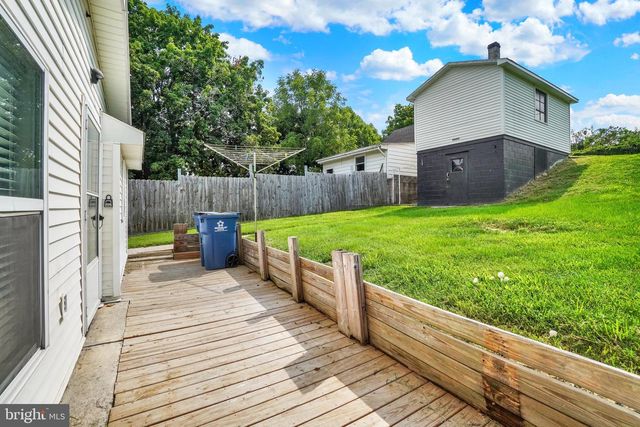 1608 W POPLAR TER, York, PA 17404