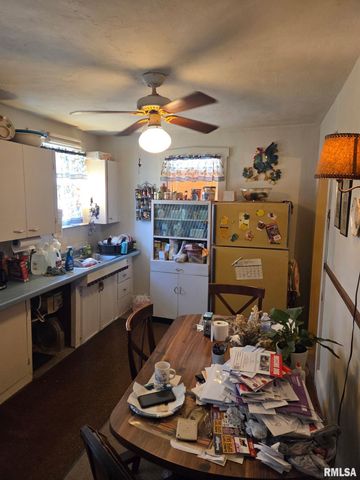 1613 N 6TH Street, Quincy, IL 62301