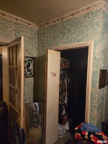 1613 N 6TH Street, Quincy, IL 62301