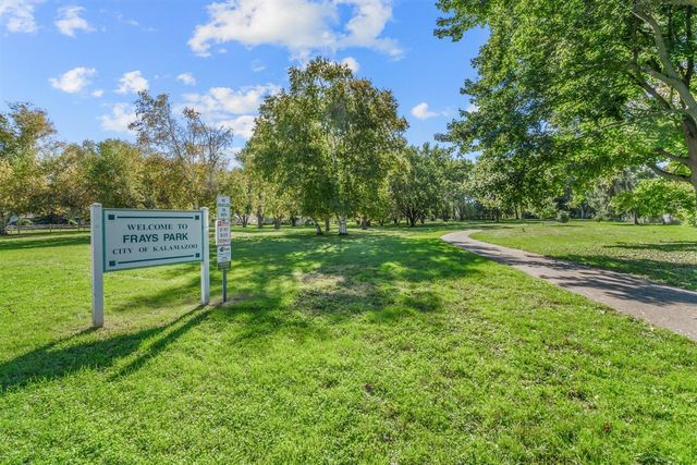 3923 Croyden Avenue, Kalamazoo, MI 49006