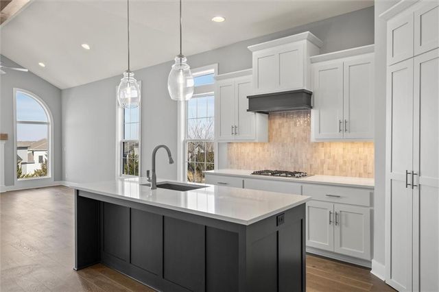 17366 S Raintree Drive Bldg J Unit 40, Olathe, KS 66062