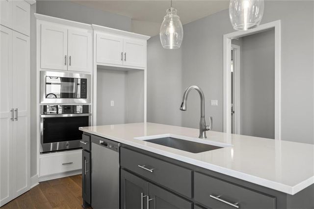 17366 S Raintree Drive Bldg J Unit 40, Olathe, KS 66062