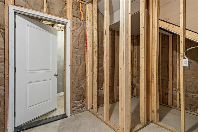 17366 S Raintree Drive Bldg J Unit 40, Olathe, KS 66062