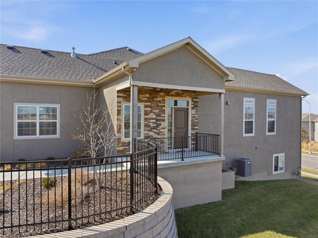 17366 S Raintree Drive Bldg J Unit 40, Olathe, KS 66062