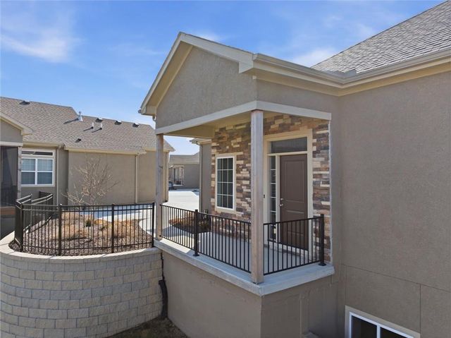 17366 S Raintree Drive Bldg J Unit 40, Olathe, KS 66062