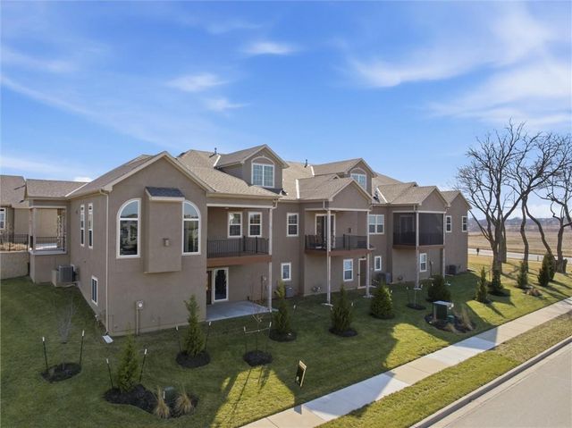 17366 S Raintree Drive Bldg J Unit 40, Olathe, KS 66062