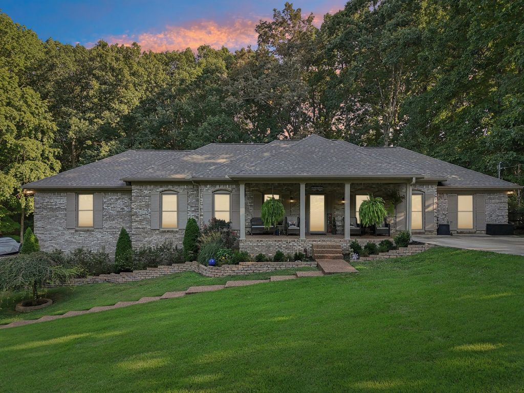 106 Dogwood Ct, Dickson, TN 37055