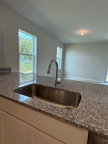 671 NW 10th Ct, Florida City, FL 33034