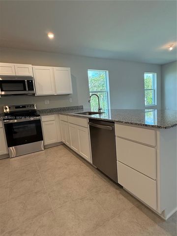 671 NW 10th Ct, Florida City, FL 33034