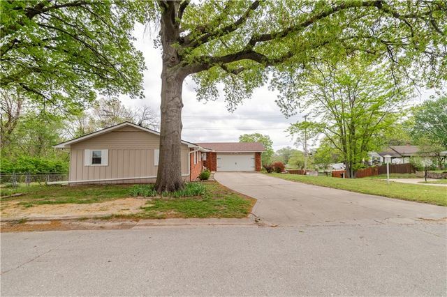 6354 Freeman Avenue, Kansas City, KS 66102