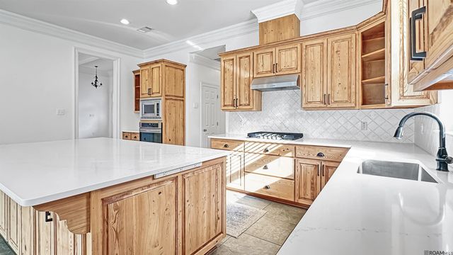 13583 Lakeway Dr, Prairieville, LA 70769