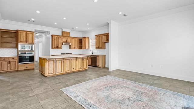 13583 Lakeway Dr, Prairieville, LA 70769