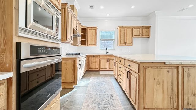 13583 Lakeway Dr, Prairieville, LA 70769