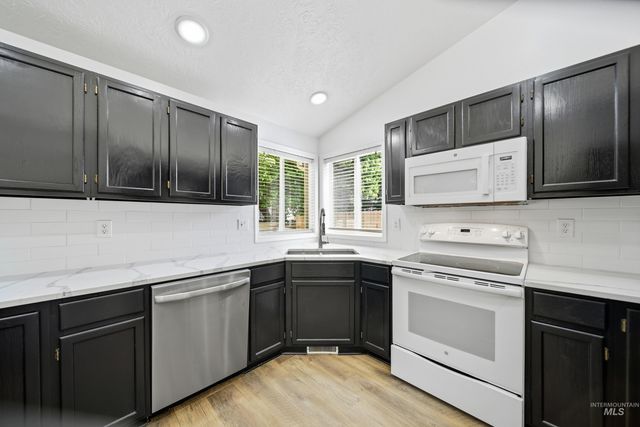 4766 N Bruxelles Dr, Boise, ID 83704