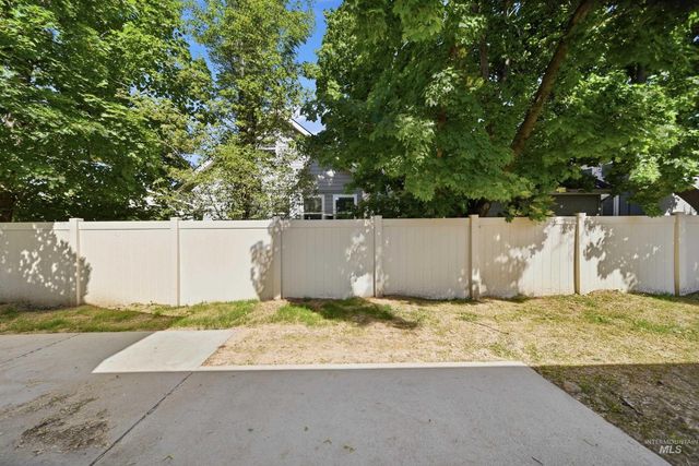 4766 N Bruxelles Dr, Boise, ID 83704