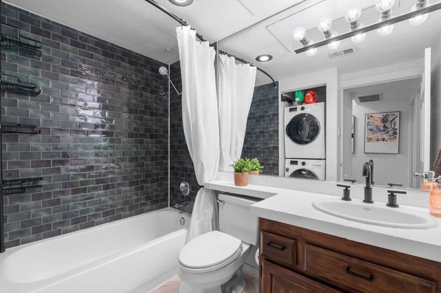 3208 Cole Avenue 1111, Dallas, TX 75204