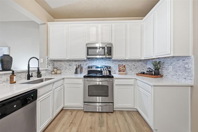 2522 Durango Ridge Drive, Bedford, TX 76021