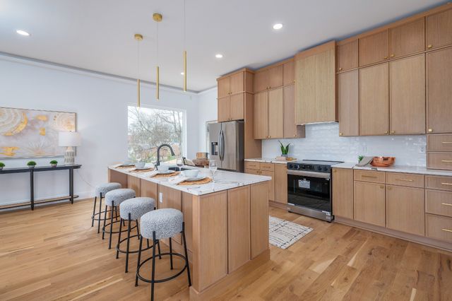 1001 Glenview Dr, Nashville, TN 37206