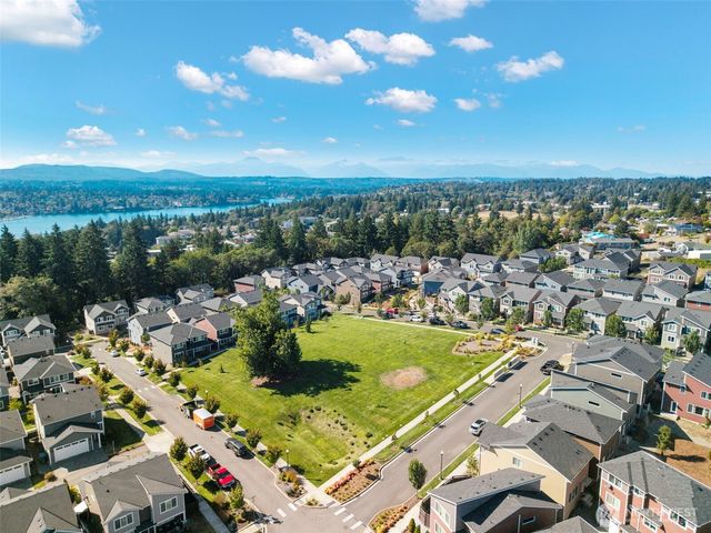 1060 Banyan Street, Bremerton, WA 98310