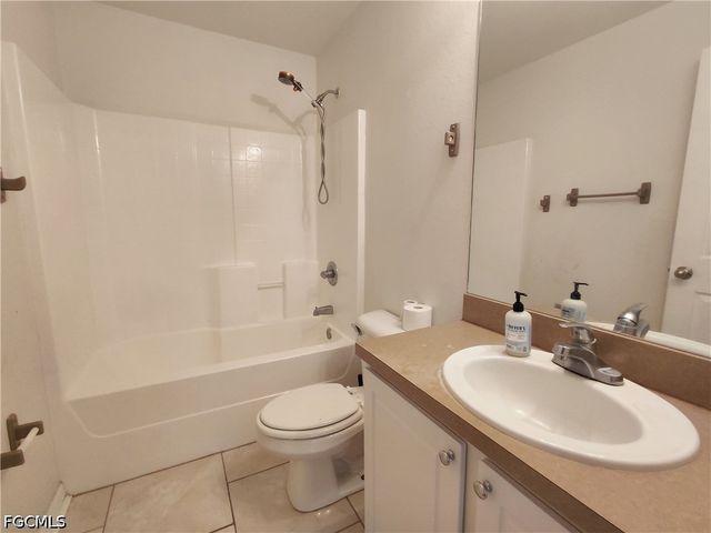 2013 NE 13th PL, Cape Coral, FL 33909