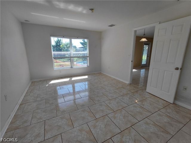 2013 NE 13th PL, Cape Coral, FL 33909
