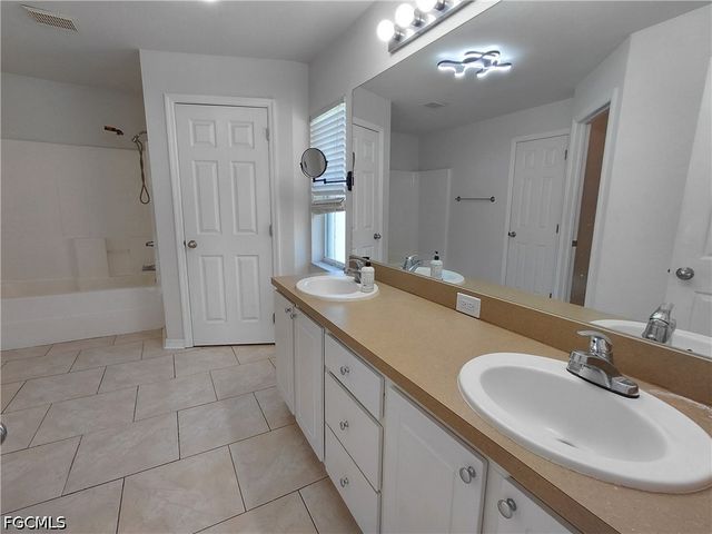 2013 NE 13th PL, Cape Coral, FL 33909