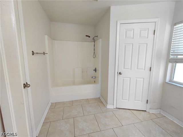 2013 NE 13th PL, Cape Coral, FL 33909