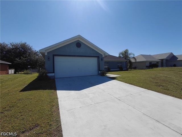 2013 NE 13th PL, Cape Coral, FL 33909