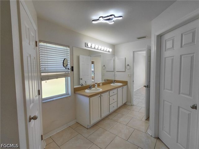 2013 NE 13th PL, Cape Coral, FL 33909