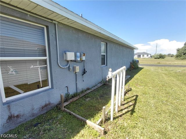 2013 NE 13th PL, Cape Coral, FL 33909