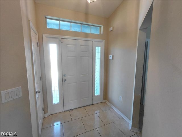 2013 NE 13th PL, Cape Coral, FL 33909