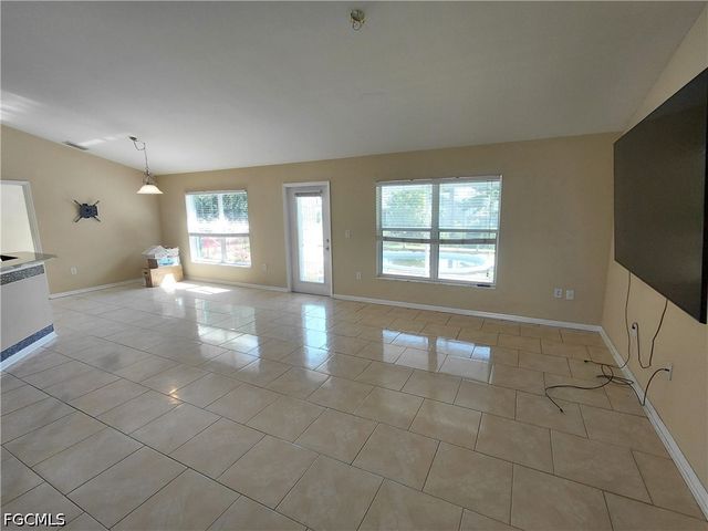 2013 NE 13th PL, Cape Coral, FL 33909