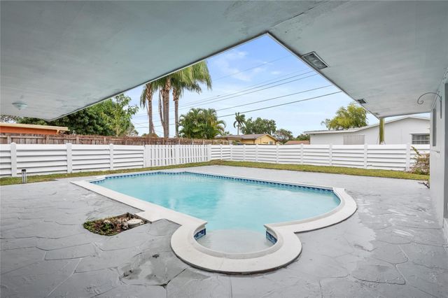 4490 NW 8TH Street, Coconut Creek, FL 33066