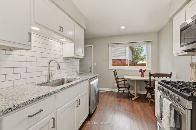 3098 Lynnwood Court, Streamwood, IL 60107