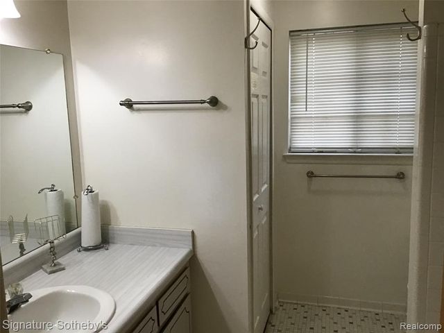 8171 Denwood Drive K-3, Sterling Heights, MI 48312
