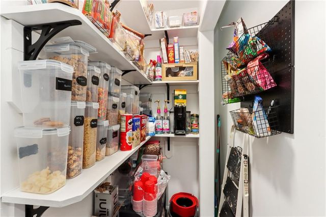 8422 W 69th Terrace, Overland Park, KS 66204