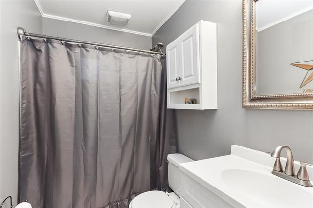 8422 W 69th Terrace, Overland Park, KS 66204