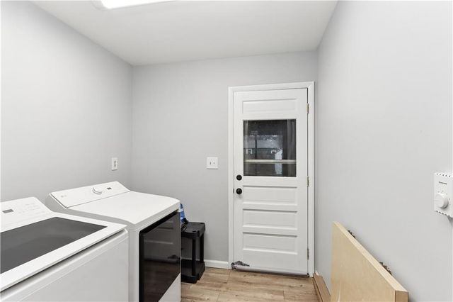 8422 W 69th Terrace, Overland Park, KS 66204