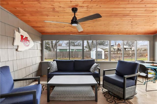 8422 W 69th Terrace, Overland Park, KS 66204