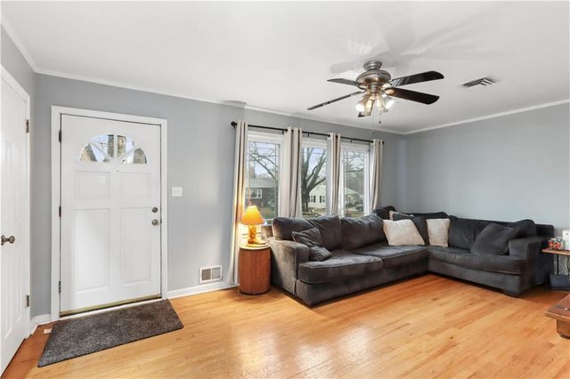 8422 W 69th Terrace, Overland Park, KS 66204