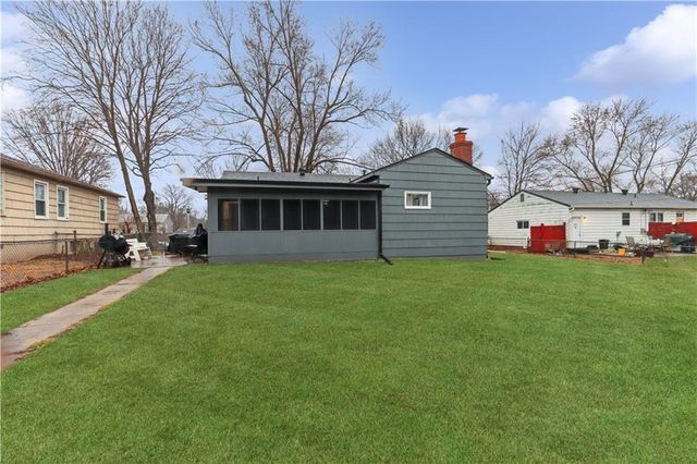 8422 W 69th Terrace, Overland Park, KS 66204