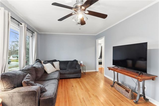 8422 W 69th Terrace, Overland Park, KS 66204