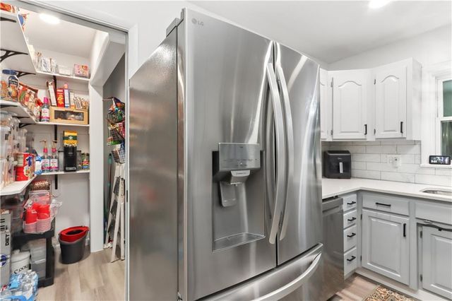 8422 W 69th Terrace, Overland Park, KS 66204