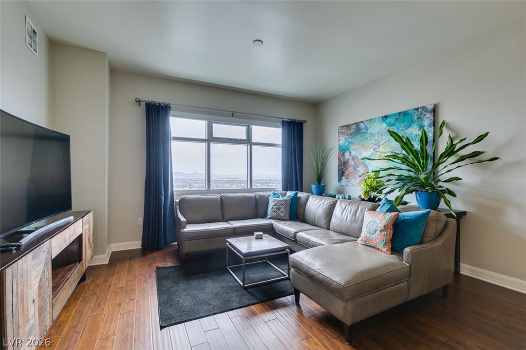 Image 10 of property listing at 150 Las Vegas Boulevard 2115, Las Vegas, NV 89101