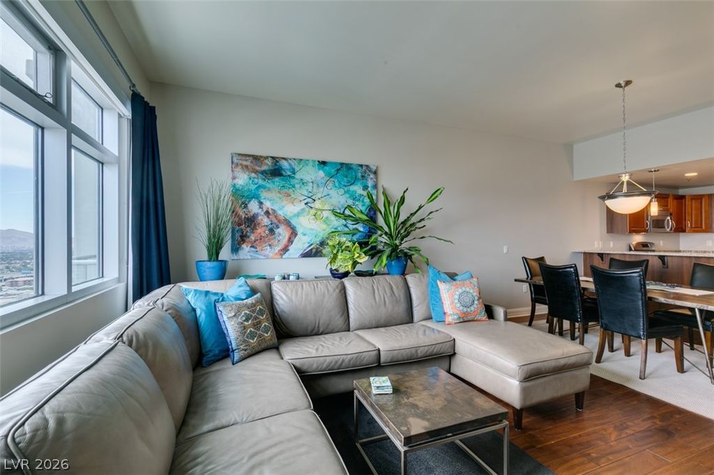 Image 12 of property listing at 150 Las Vegas Boulevard 2115, Las Vegas, NV 89101